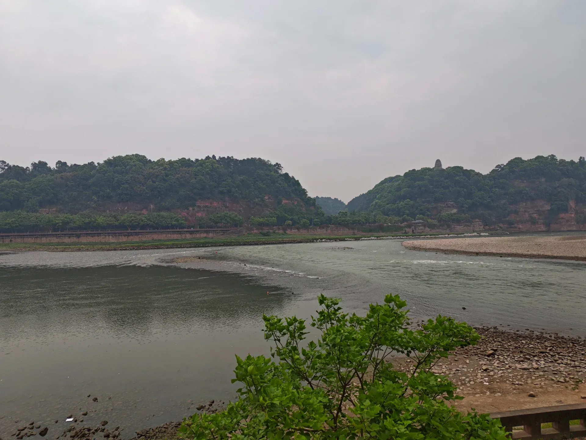 两江汇流